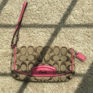VINTAGE PINK COACH Wristlet with tons of Pockets!